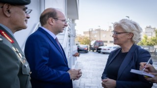 Almanya Savunma Bakanı Lambrechtten GKRY'e ziyaret