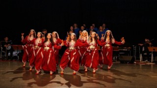 Anadolu Üniversitesi “Müzik ve Halk Dansları Gösterisi” ile Sinopta sahne aldı