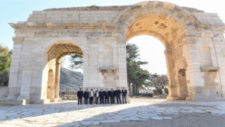 Anavarza Antik Kentinde heyecanlandıran izler