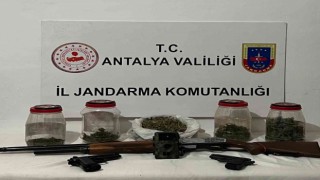 Antalyada 900 gram esrar ele geçirildi