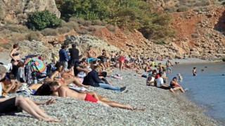 Antalyada kasım ayı ortasında Türkiyeyi kıskandıran görüntüler yaşandı