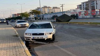 Antalyada otomobil sulama deposuna çarptı: 1 yaralı