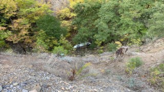 Antalyada otomobil uçuruma yuvarlandı: 1 ölü,1 yaralı