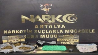 Antalyada piyasaya sürülmeye çalışılan 9 kilo eroin polise takıldı