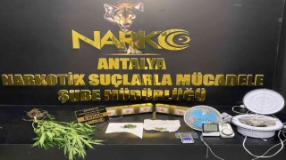 Antalyada uyuşturucu madde satan zehir tacirlerine operasyon: 3 gözaltı