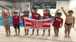 Antalyasporlu yüzücülerden Atatürkü Anma Yüzme Yarışlarında başarı