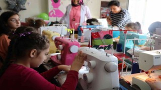 Ara tatil demediler, dikiş kursuna katıldılar