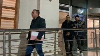 Araçlardan müzik sistemi çaldı, kahvehanede okey oynarken yakalandı