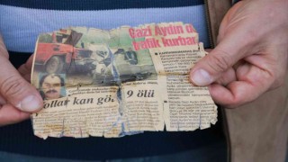 Arkadaşının ölüm haberini 24 yıldır cüzdanında saklıyor