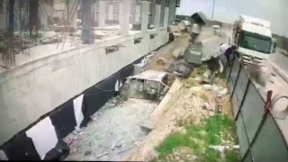 Arnavutköyde hafriyat kamyonu inşaat işçilerinin arasına daldı
