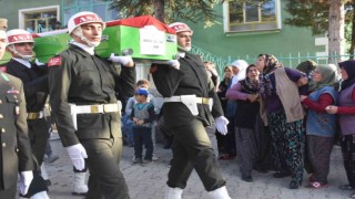 Askerden izinli olarak geldi, babasını hastaneye götürürken kazada can verdi