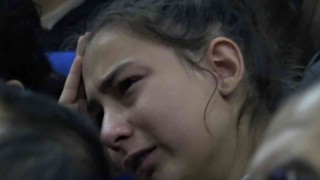 Atatürkün anlatıldığı 10 Kasım programında öğrenci hüngür hüngür ağladı