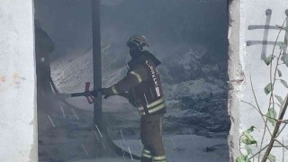 Avcılarda geri dönüşüm deposunda korkutan yangın
