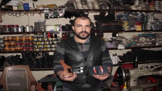 Ayakkabı tamircisinden deriden cüzdan üretimi