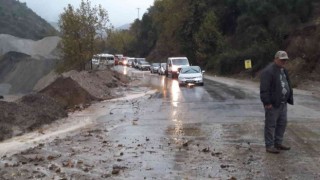 Aydında şiddetli yağış sonrası Köşk-Ödemiş yolu trafiğe kapandı