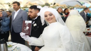 Bağcılarda 15 çift toplu düğün şöleniyle dünya evine girdi