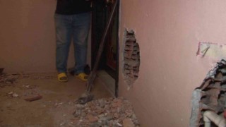Bağcılarda kiracısıyla zam konusunda anlaşmazlık yaşayan ev sahibi kapıyı balyozla kırdı