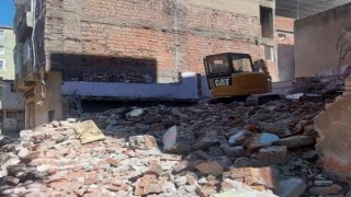 Bağlarda zehir tacirlerinin mesken edindiği yapılar ortadan kaldırılıyor