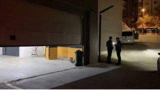 Bahçelievlerde marketin deposunu soymaya çalışan hırsızları polis ekipleri suçüstü yakaladı