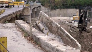Bakırköyde pazar yeri inşaatında istinat duvarı çöktü