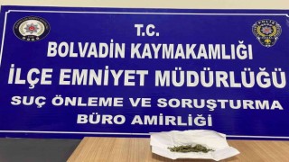Banka önünde bekleyen şahısta esrar ele geçirildi