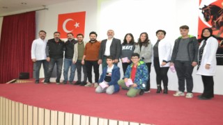 Başarılı öğrenciler ödüllendirildi
