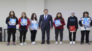 Başarılı öğrencilere ödülleri verildi