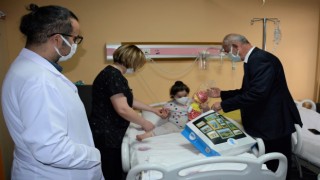 Başkan Akman lösemili çocukları unutmadı