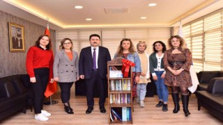 Başkan Avcıdan çekilişle kütüphane hediyesi
