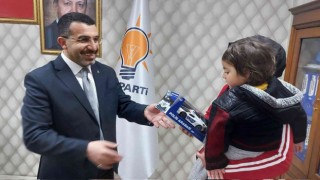 Başkan Çalkın, vatandaşlara Karsa yapılan yatırımları anlatıyor