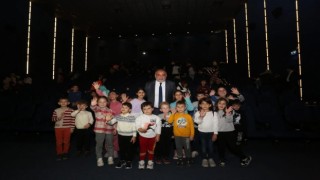 Başkan ve çocuklar ‘Aslan Hürkuş Görevimiz Gökbeyi izledi