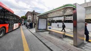 Başkentte modern otobüs duraklarının montajı başladı