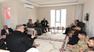 Batman valisi Canalp, Sasonda şehit Faim Bozkurtun ailesiyle bir araya geldi