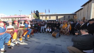 Bayburtta, Yıldızlar Türkiye Şampiyonası öncesi kortej yürüyüşü yapıldı