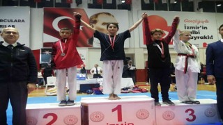 Bayraklılı sporculardan 3 madalya daha