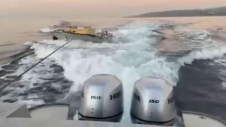 Bekçileri görünce 150 çuval kaçak midyeyi bırakıp denize kaçtılar