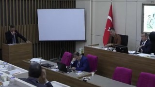 Belediye meclis üyesi kürsüde ağladı