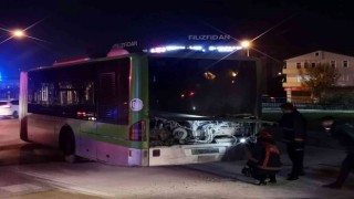 Belediye otobüsü alevlere teslim oldu