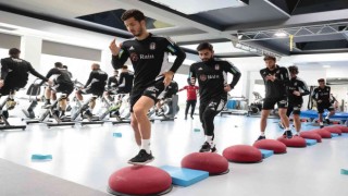 Beşiktaş günün ilk idmanını tamamladı