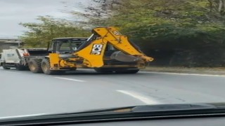 Beşiktaşta çöp kamyonu arıza yaptı, iş makinası iterek götürdü