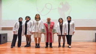 Beyaz önlüklerini giydiler