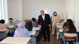 Beyazgül öğrencilerle bir araya geldi