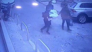 Beyoğlunda hırsızın çaldığı televizyonu 2. kattan aşağı attı