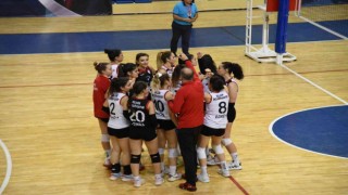 Bilecik Belediye Spor Kadın Voleybol Takımı 3: Tepebaşı Gençlik Spor: 1