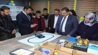 Bilgi yarışmasını kazanan okula STEM merkezi kazandırıldı