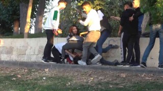 Bir birine öldüresiye saldırdılar