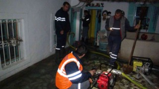 Bodrumda yollar kapandı, evleri su bastı