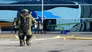 Bomba şüphesiyle patlatıldı içinden salça çıktı