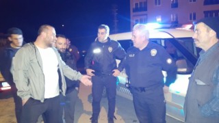 Borçkada ilçe merkezine inen ayı paniğe neden oldu