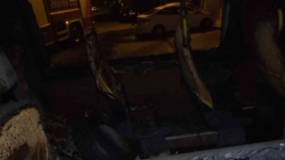 Boya yaparken servis aracı alev topuna döndü, yangın minibüse ve binaya sıçradı